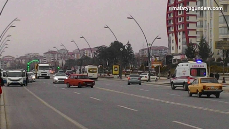 İki otomobil çarpıştı: 1 yaralı