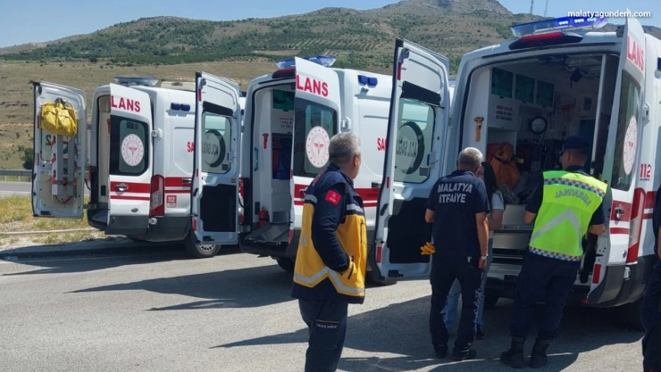 İki otomobil çarpıştı: 4 yaralı