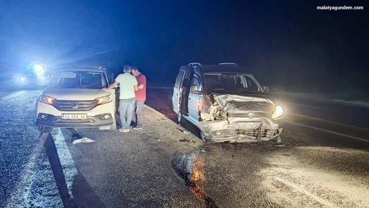 Malatya'da iki otomobil çarpıştı: 4 yaralı