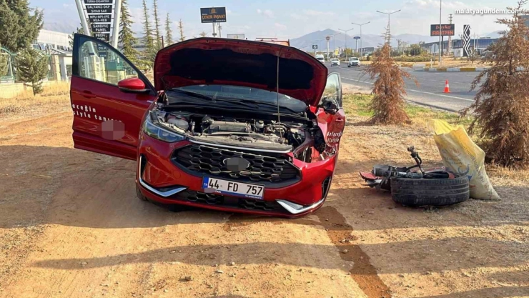 İki otomobil çarpıştı: 2 yaralı