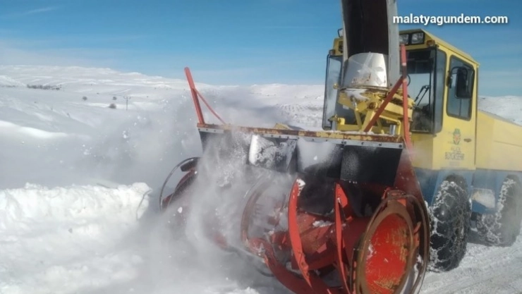 Kapalı olan 504 mahallenin 238'i açıldı