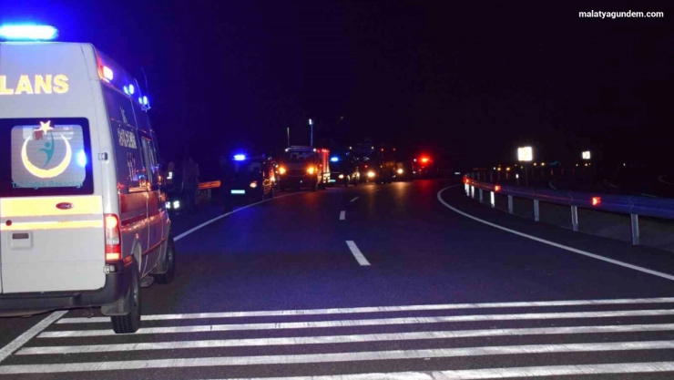 Kontrolden çıkan minibüs yan yattı: 4 yaralı