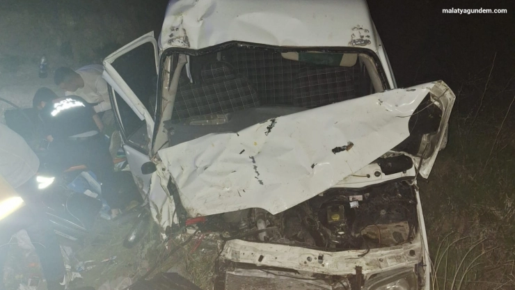 Minibüs şarampole yuvarlandı: 8 yaralı