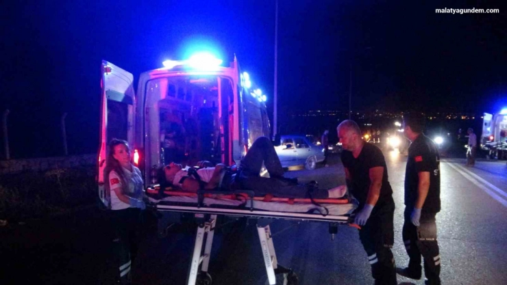 Motosiklet kazasında 2 kişi ağır yaralandı