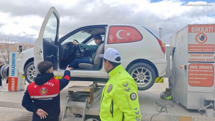 Öğrencilere simülasyon uygulaması gerçekleştirildi