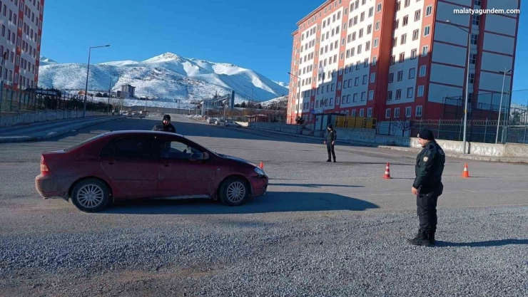 Okul ve yurt çevrelerinde güvenlik denetimleri sürüyor