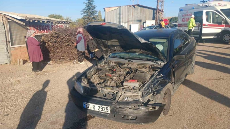 Otomobil ile minibüs çarpıştı: 4 yaralı