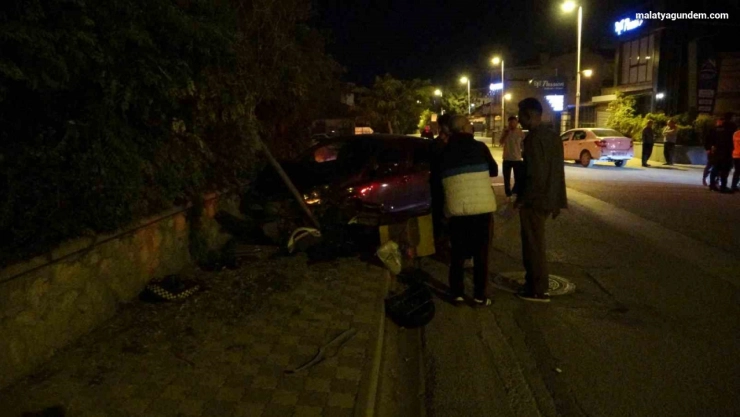 Otomobil ile motosiklet çarpıştı: 2 yaralı