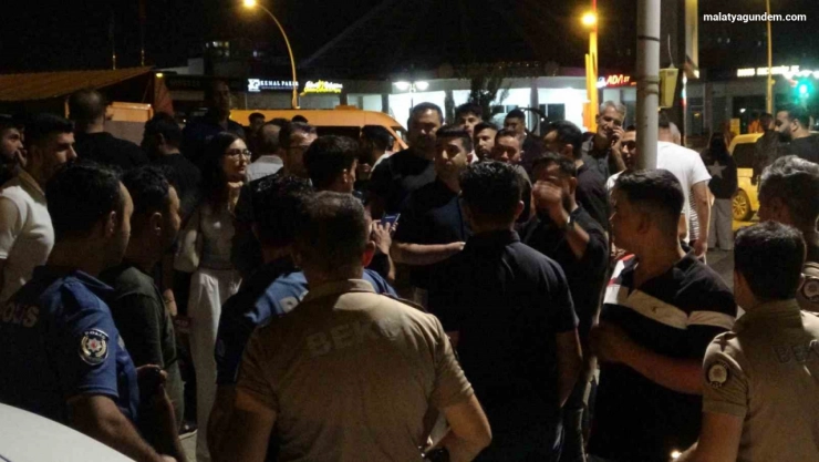 Partililerle vatandaşlar arasında kavga: 1 yaralı