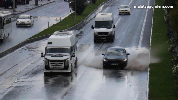 Malatya'da sağanak yağış etkili oldu