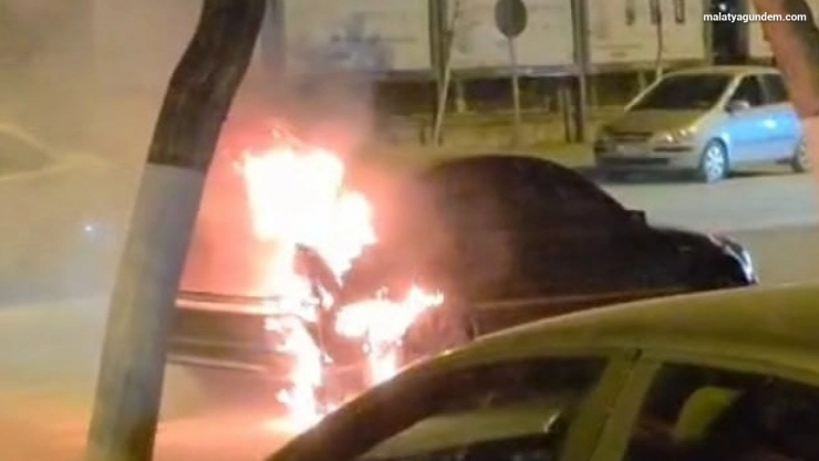Malatya'da seyir halindeki otomobilde yangın