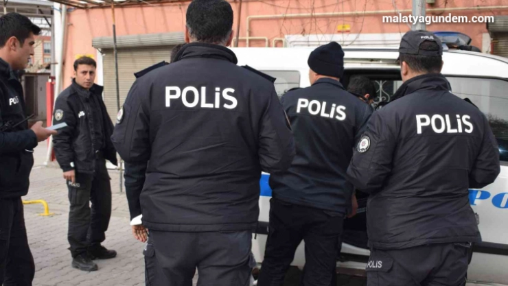 Silah ve bıçaklı kavga: 1 yaralı