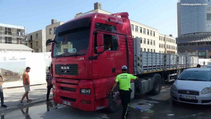 Tır yayaya çarptı: 1 yaralı