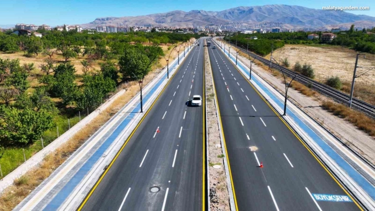 Trafik güvenliği için 920 bin metre yol çizgi çalışması yapıldı