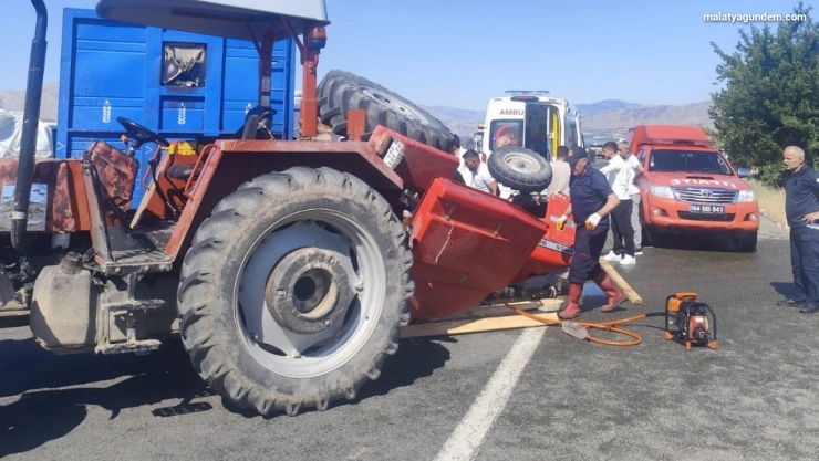 Traktör tırla çarpıştı: 1 ölü