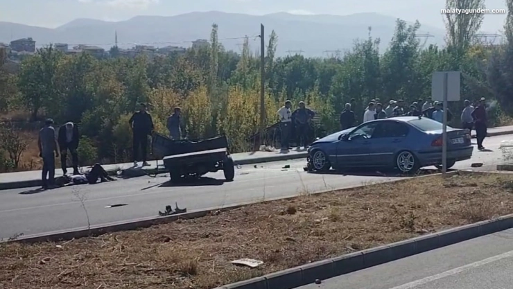 Malatya'da üç aracın karıştığı kazada, 1'i ağır 3 kişi yaralandı