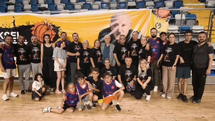 Malatya'da veteranlar parkede Nail Değirmenci için buluştu