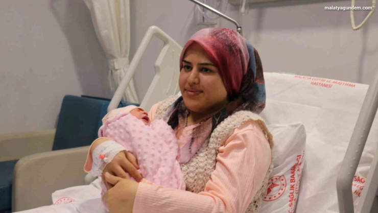 Malatya'da yeni yılın ilk bebeği dünyaya geldi