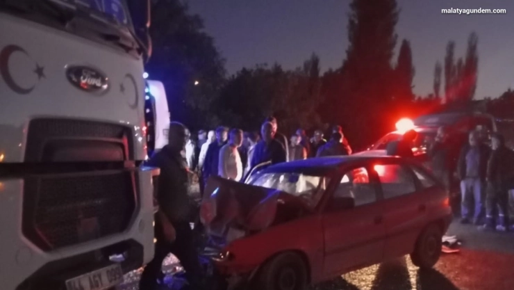 Malatya hafriyat kamyonu ile otomobil çarpıştı: 1 ölü 1 yaralı