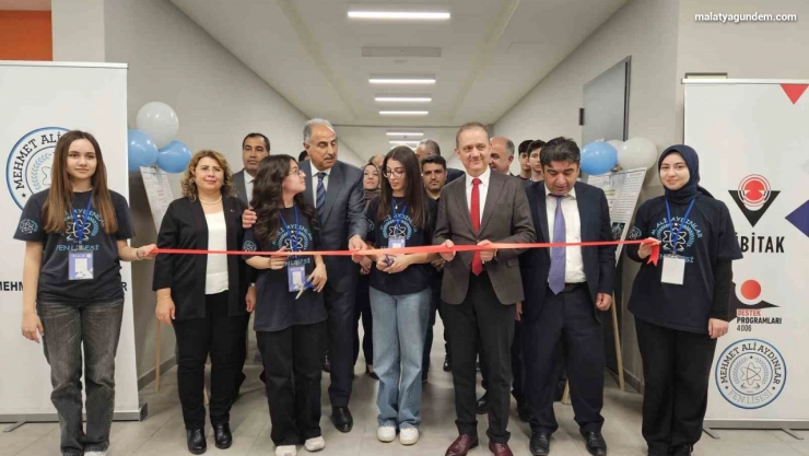 Mehmet Ali Aydınlar Fen Lisesi'nde bilim fuarı düzenlendi