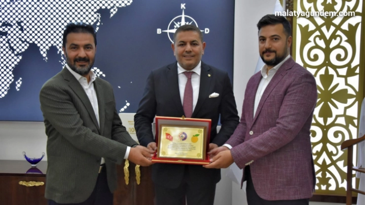 TSO'dan başarıya plaket