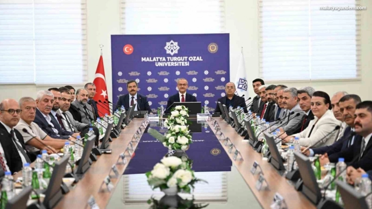 Malatya Valisi Yavuz: 'MTÜ, akademik çalışmaları ve uluslararası listelerdeki yeriyle dikkat çekmektedir'