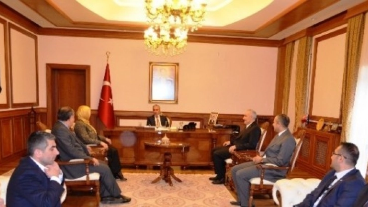 Malatya AK Parti İl Yönetimi Vali Kamçı'yı Ziyaret Etti