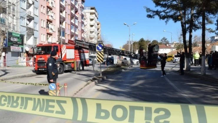 Malatya'da Depremde Hasar Gören Evler Boşaltılıyor