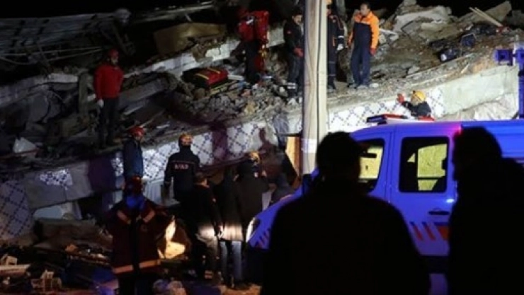 Malatya'da Enkaz Altında Kalanları Arama Kurtarma Çalışmaları Devam Ediyor