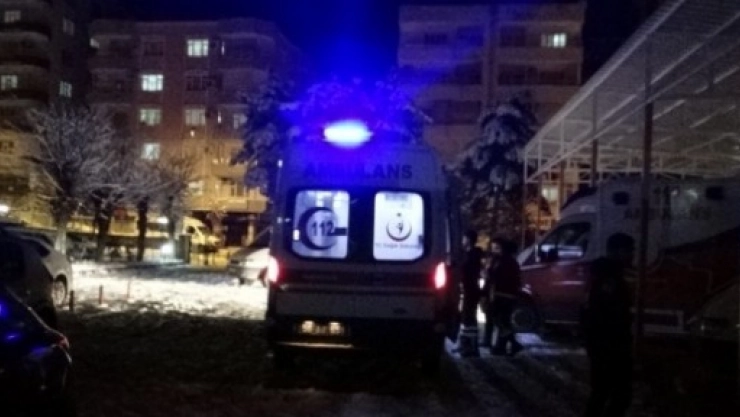 Malatya'da Enkaz Altında Yaralı Arama Çalışmaları Sürüyor