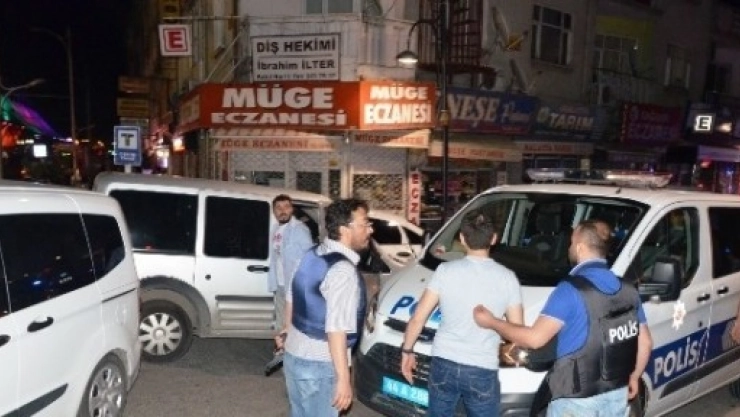 İki Grup Arasında Silahlı Kavga: 3 Yaralı