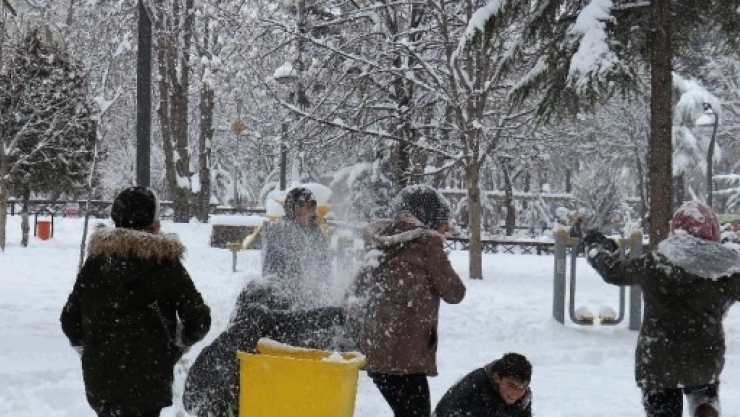 Okullar Cuma Günüde Tatil