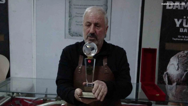 Malatyalı demirci ustasına 'Yaşayan İnsan Hazineleri Ödülü'