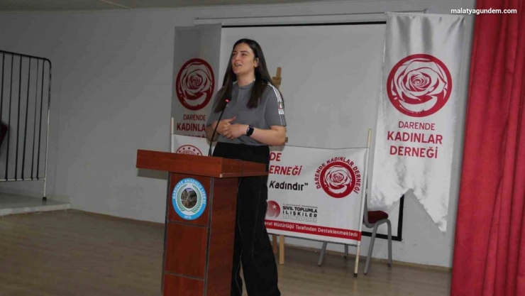 Milli Güreşçi Aslı Demir, Darende'de öğrencilerle buluştu
