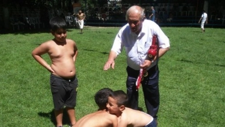 Minik pehlivan,Güreşe Damga Vurdu