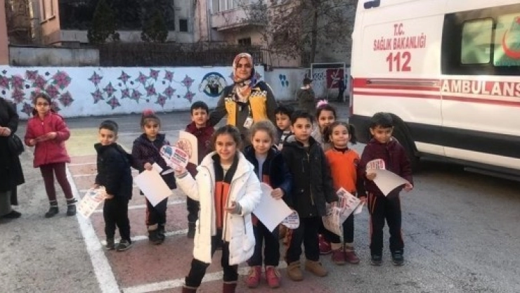 Miniklere Ambulans Tanıtıldı