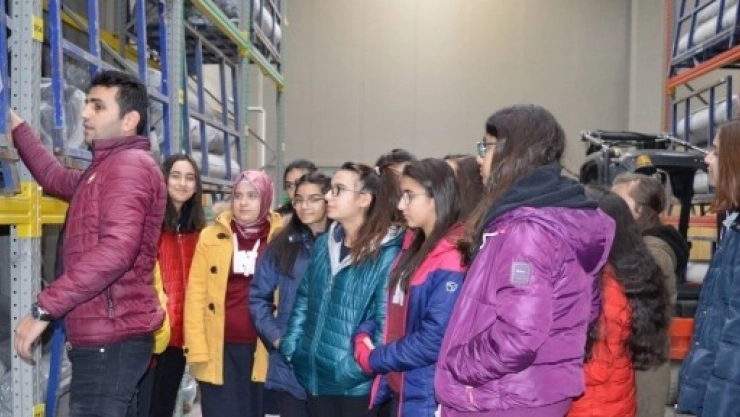 Öğrenciler Tekstil Fabrikasını Gezdi