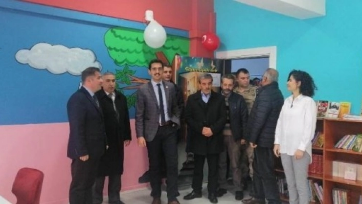 Ortaokul Kütüphaneye Kavuştu