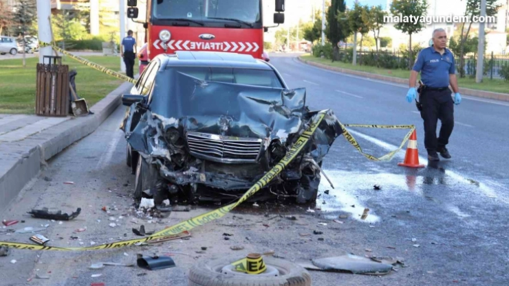 Otomobil minibüsle çarpıştı: 1 ölü, 1 yaralı