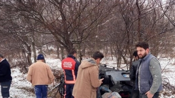 Buzlanan Yolda Kaza 5 Yaralı