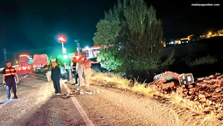 Otomobilin çarptığı traktörün sürücüsü ağır yaralandı