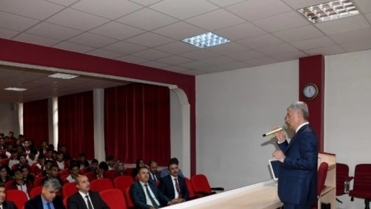 Polat Öğrencilerle Bir Araya Geldi