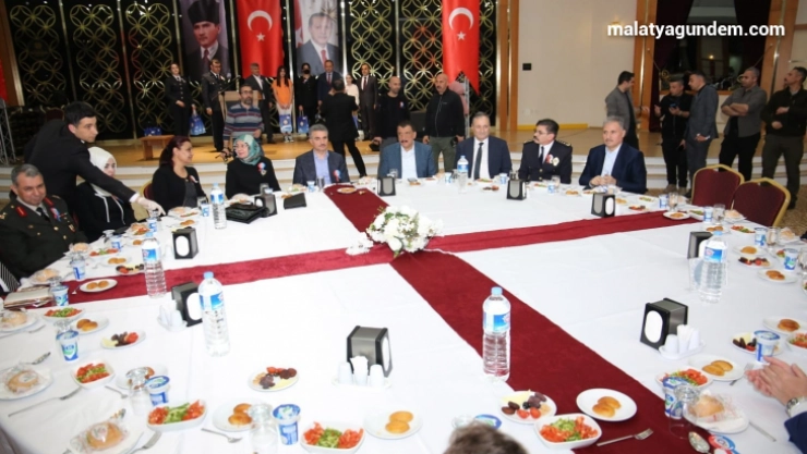 Polis şehit aileleri ile gaziler onuruna iftar