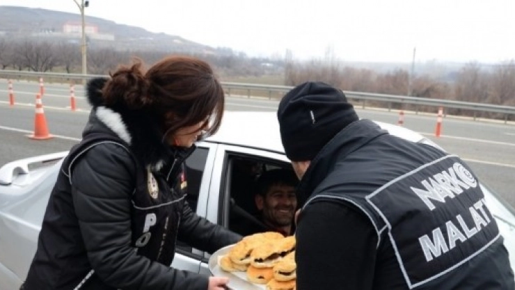 Sürücüleri Durudrup Yemek İkram Etiler