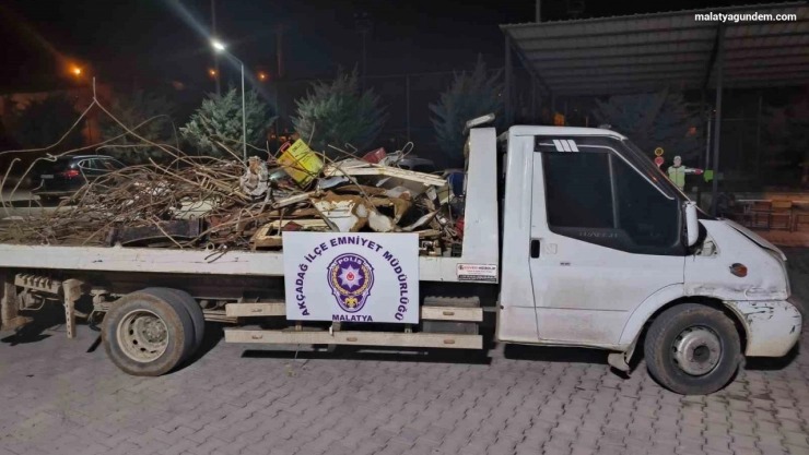 Polisten enkaz hırsızlarına suçüstü