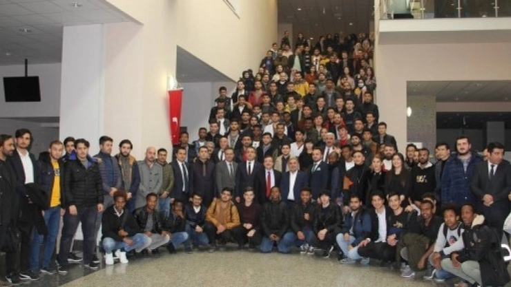 Rektör Kızılay, Uluslararası Öğrencilerle Buluştu