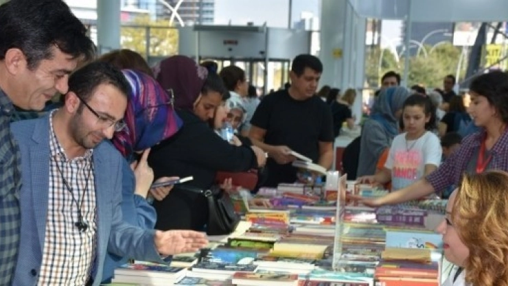 Rektör Prof. Dr. Aysun Bay Karabulut'un Kitabı