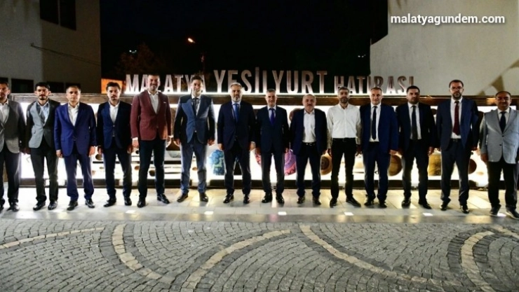 Sağlıklı Kentler Birliği Başkanı Aktaş ve meclis üyeleri, Yeşilyurt lezzet caddesindeki müzeleri gezdi