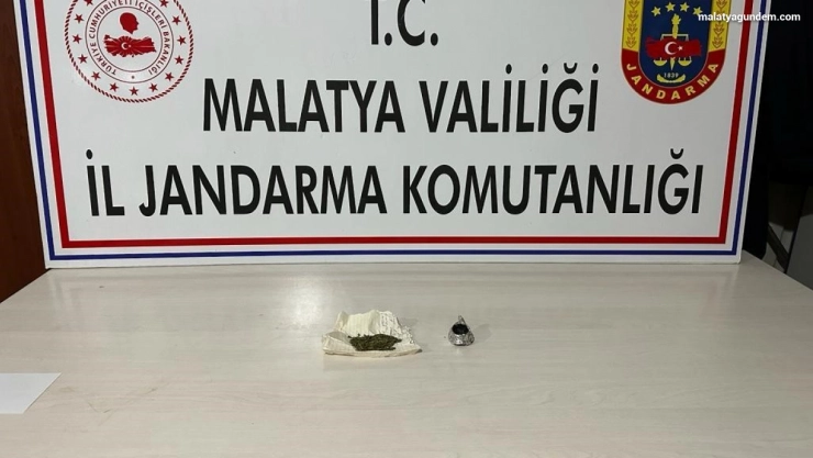 Şantiye bekçisi uyuşturucu kullanırken yakalandı