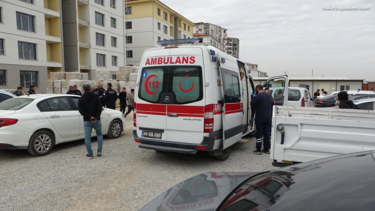 Şantiyede sopalı, bıçaklı kavga: 4 yaralı